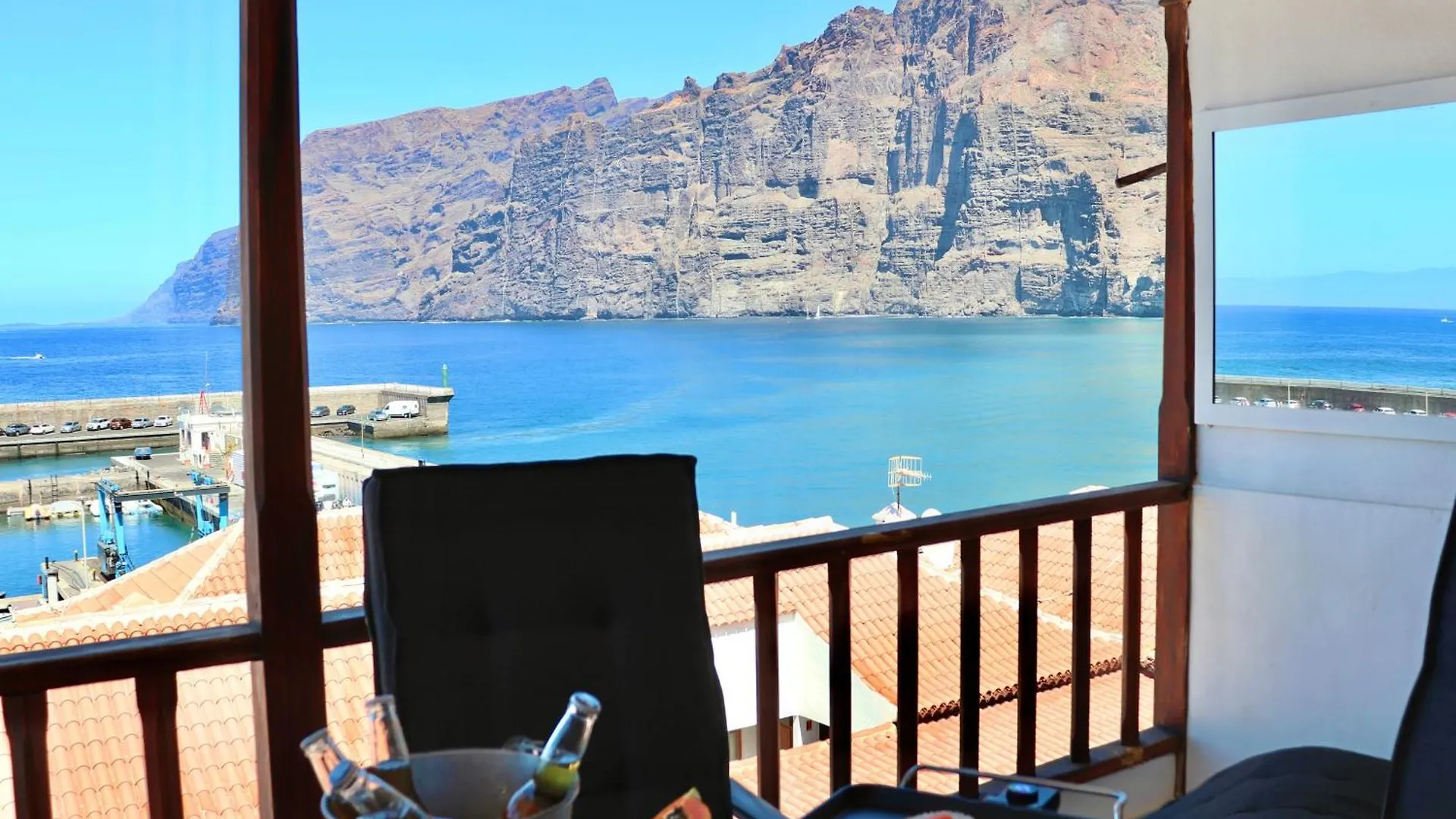 Capitain Beachside Haven Acantilado de los Gigantes