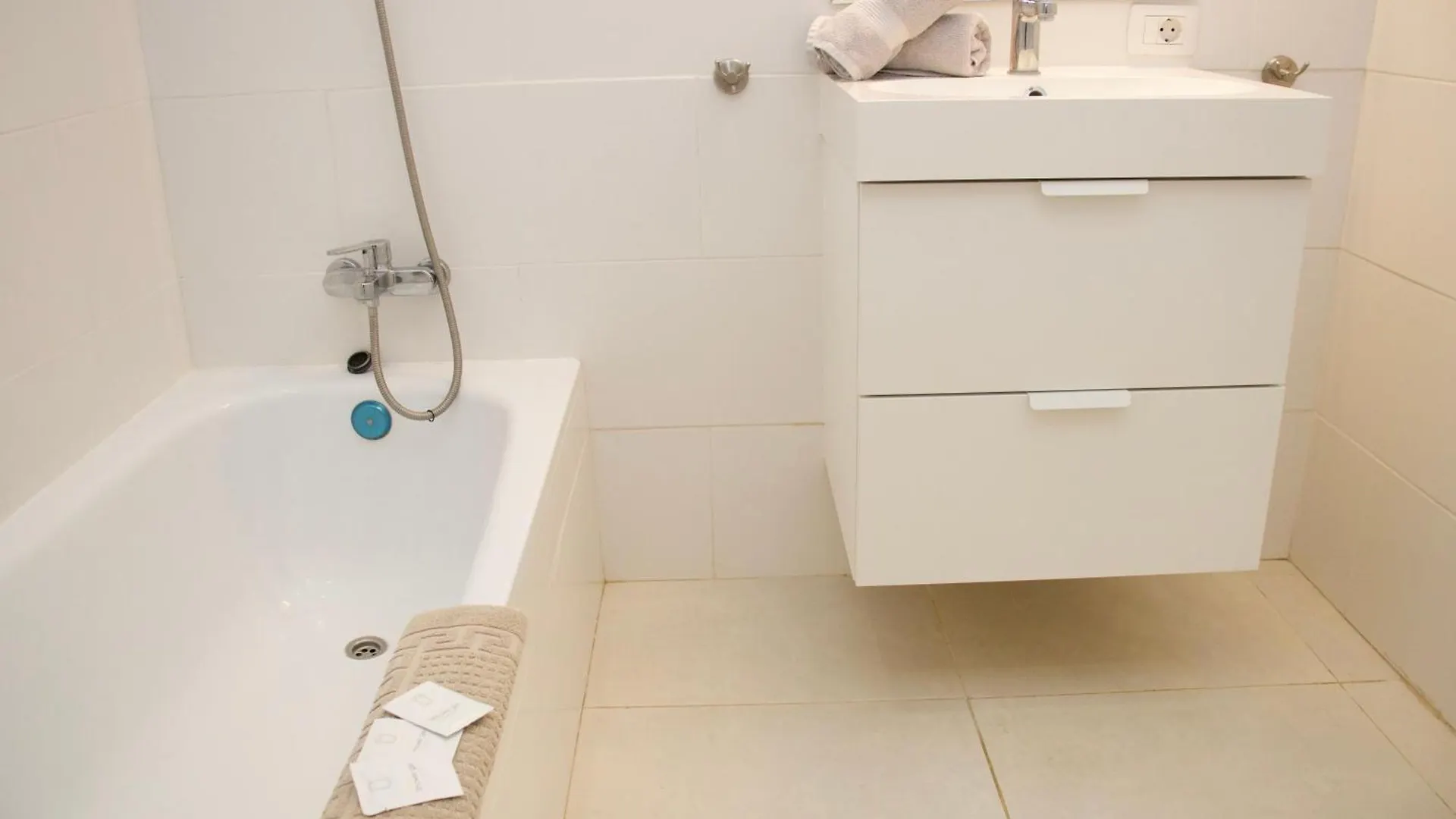 Апартаменты Capitain Beachside Haven Акантиладо-де-Лос-Хигантес