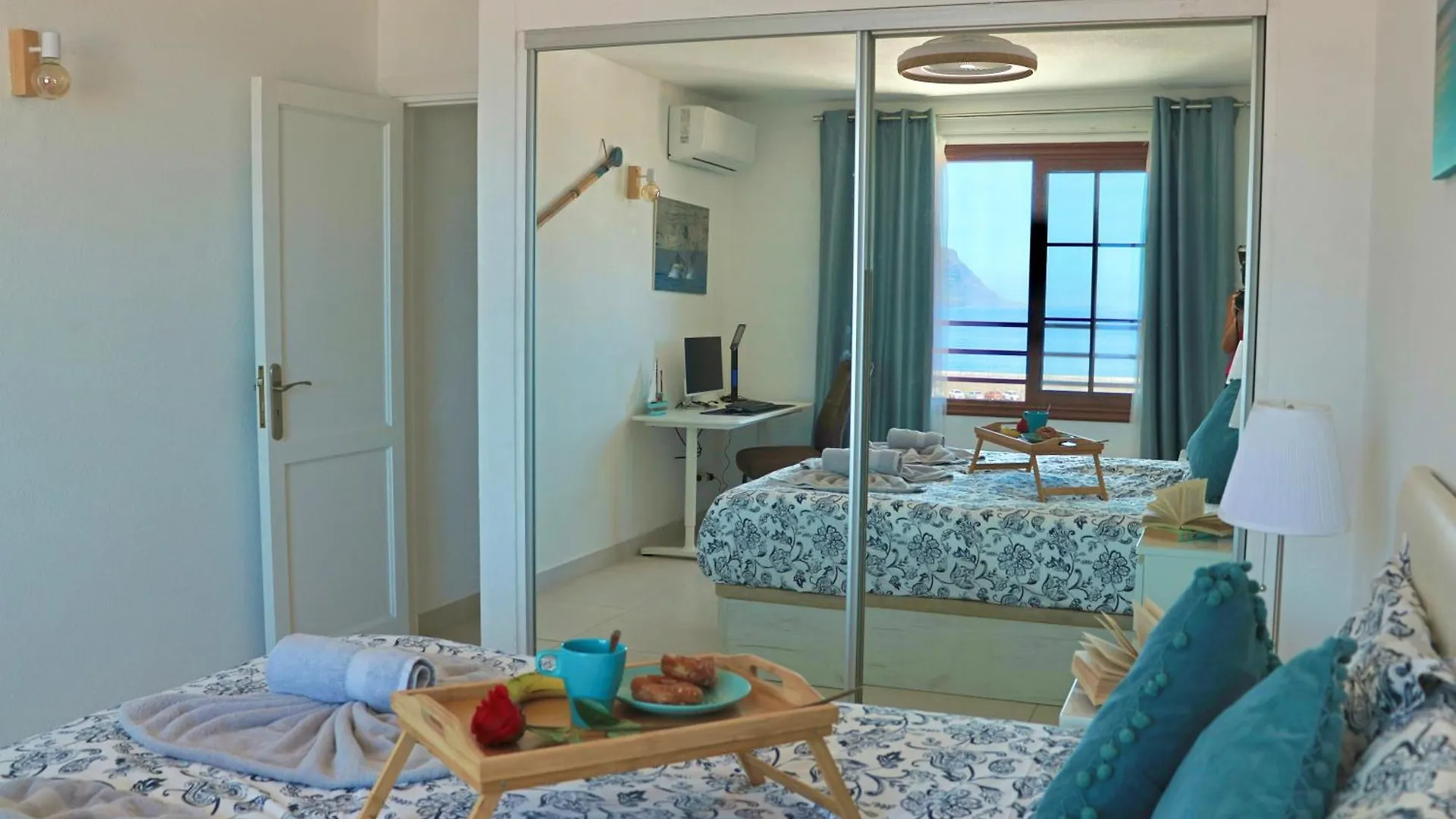 Апартаменты Capitain Beachside Haven Акантиладо-де-Лос-Хигантес